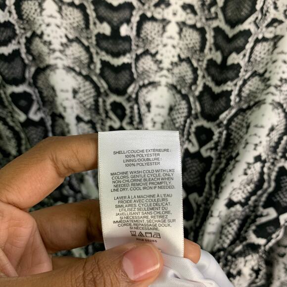 NEW EXPRESS Chiffon Snakeskin Dress V Neck Size Large - Picture 10 of 11